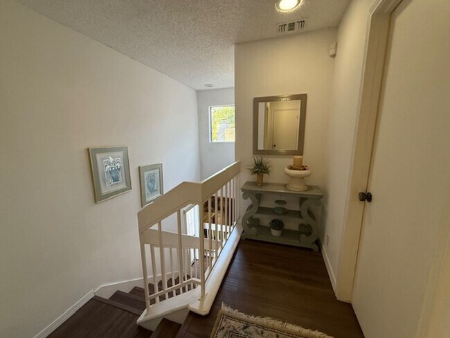 Building Photo - Prestigious Gated Living in Mission Trace-...