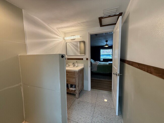 Building Photo - Spacious 4-bedroom, 2-bath pool home