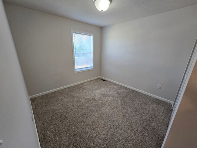 Building Photo - 3 Bedroom 2.5 Bath Single Family Home in G...