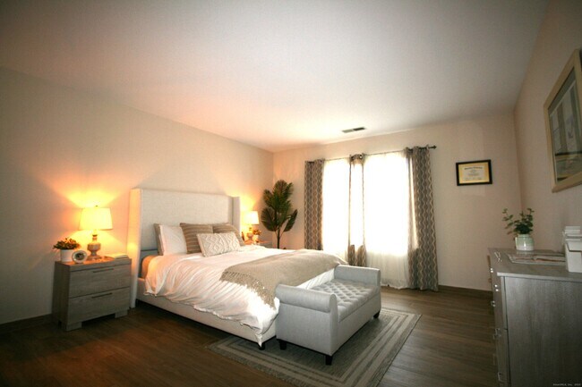 Building Photo - 7 Twin Oak Ct