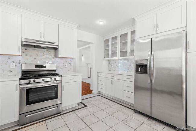 Building Photo - 44 Greenvale Cir