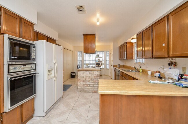 Building Photo - 1506 Wilshire Park Dr