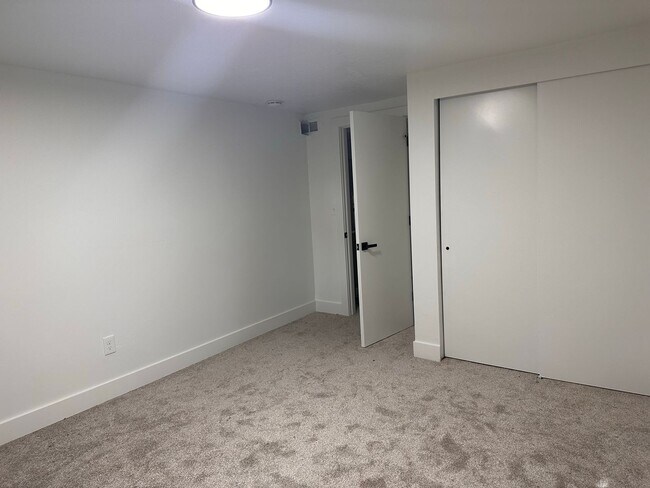 Building Photo - 1433 E 2700 S