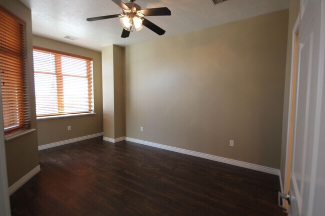 Building Photo - Luxury Living in Downtown Provo