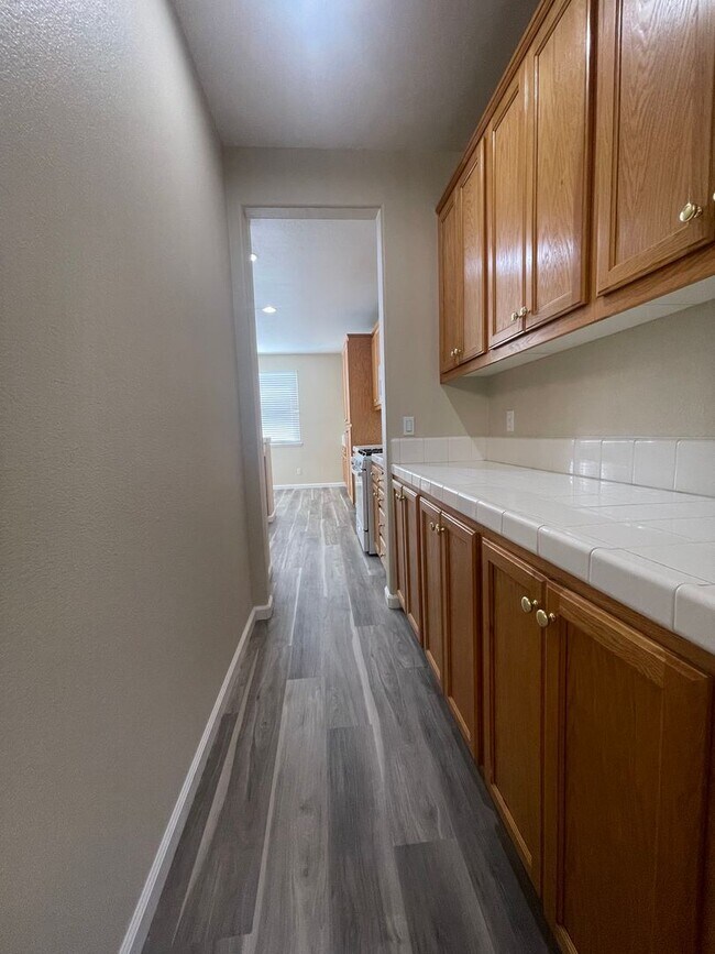 Building Photo - Beautiful 4 Bedroom Close to Downtown Brentwood!
