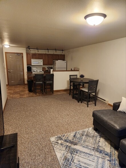 Building Photo - 4960 Service Dr