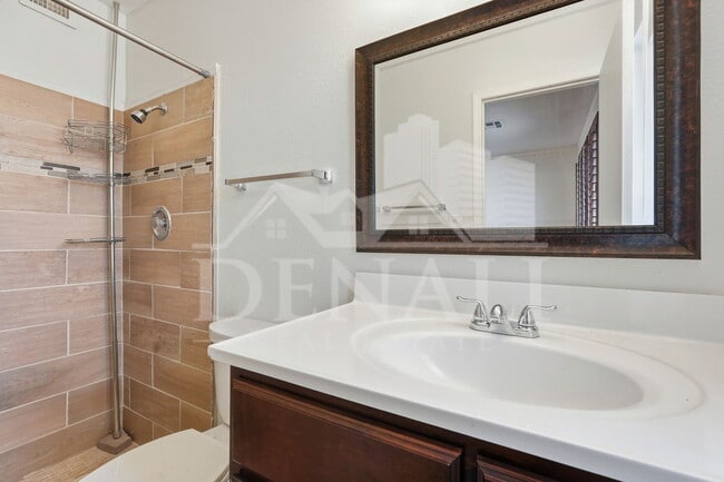 Building Photo - 10747 W Hope Dr