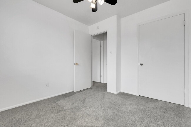 Building Photo - $1,995.00, 3 bed, 1.5 bath, located in Aur...