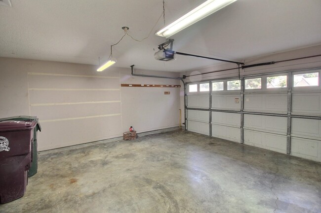 Building Photo - 1479 Wolf Ridge Dr