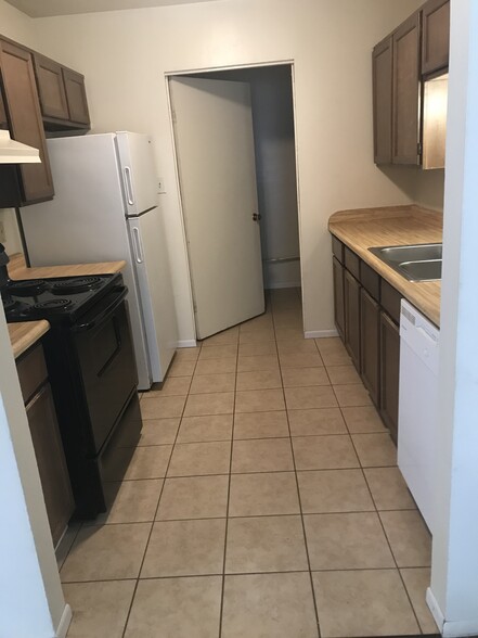 Building Photo - 207 Hummingbird Ln