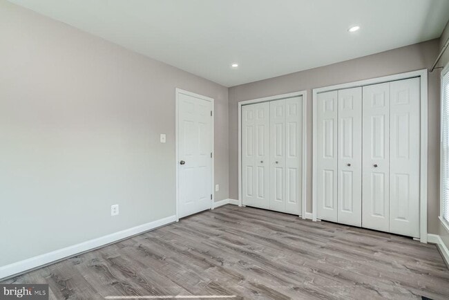 Building Photo - 7490 Laurel Oak Ct