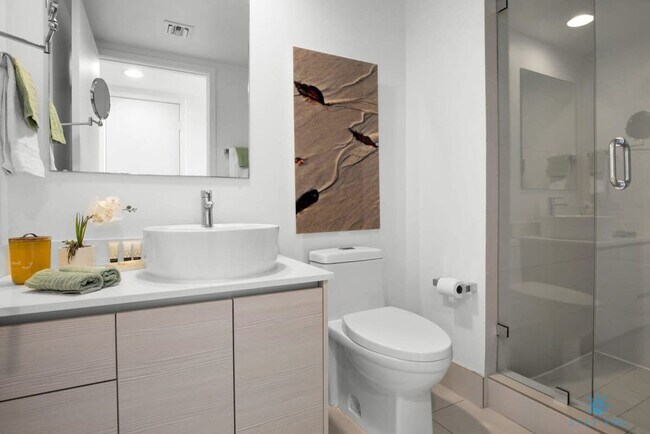 Building Photo - 2602 E Hallandale Beach Blvd