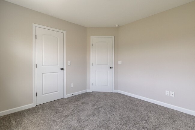 Building Photo - 300 Waylon Wy
