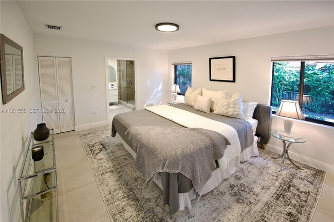 Building Photo - 360 NE 87th St