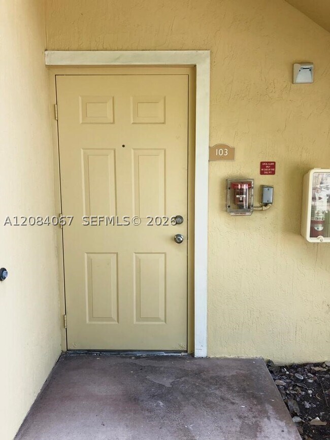 Building Photo - 7250 NW 114th Ave