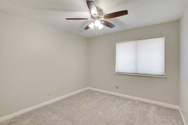 Building Photo - Luxury Meets Comfort in This Beautiful 4-Bedroom Retreat