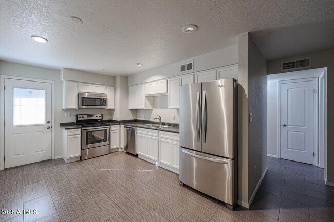 Primary Photo - 6819 N 12th St