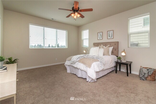 Building Photo - 6989 134th Ct SE