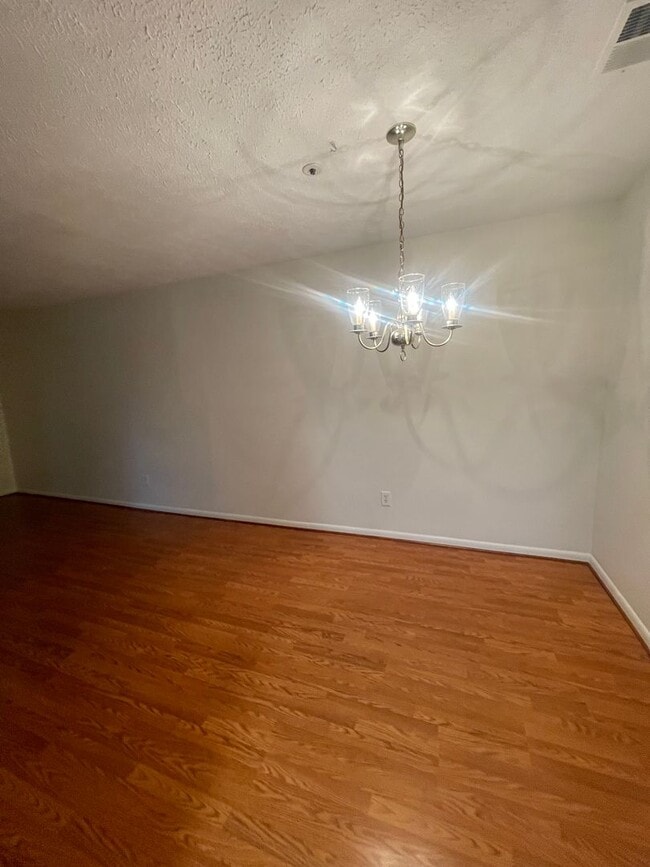 Building Photo - VERY SPACIOUS CONDO ON 3RD FLOOR WITH ELEV...