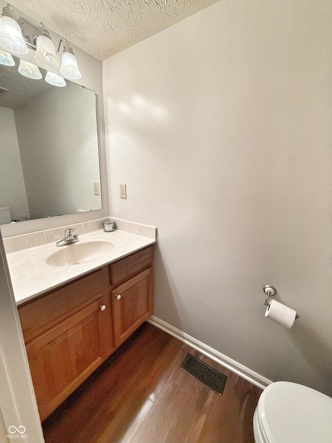 Building Photo - 878 Woodgate Ln