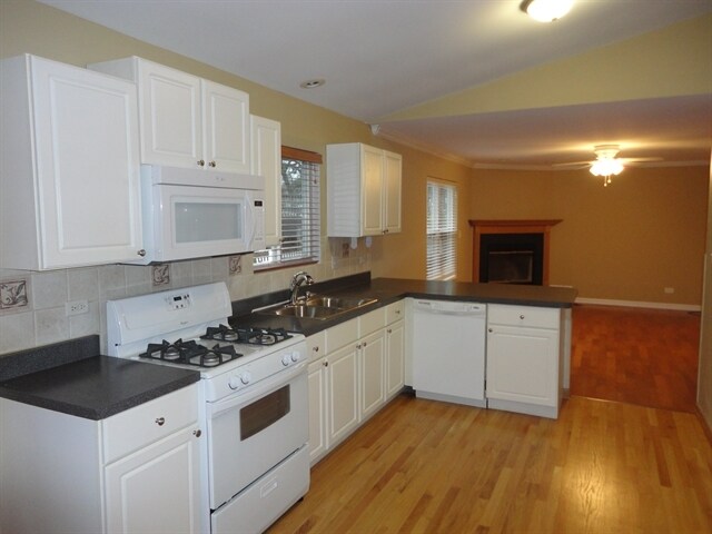 Building Photo - 4312 E Lake Shore Dr