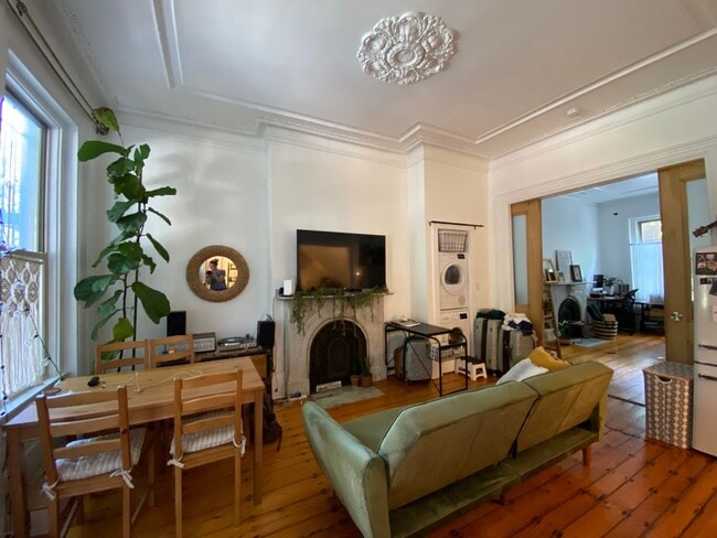 Building Photo - Charming 1 bed in Historic South End Brown...