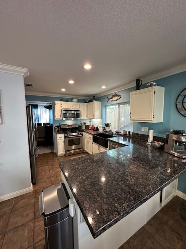 Building Photo - Upgraded Hallmark home on quiet cul-de-sac in a private community!