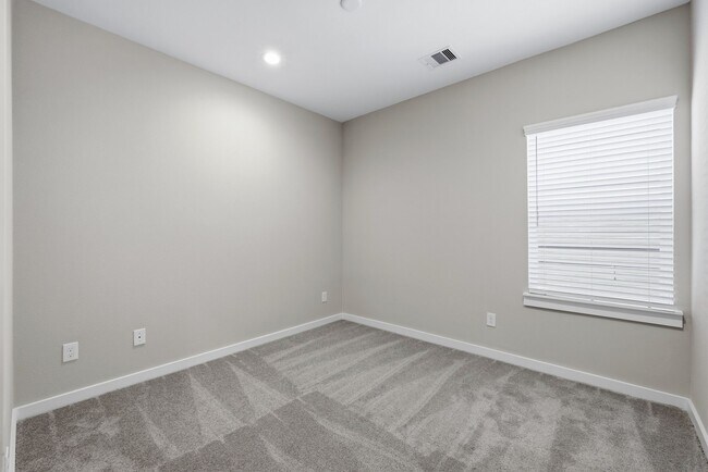 Building Photo - 412 Stonework Garden Ln