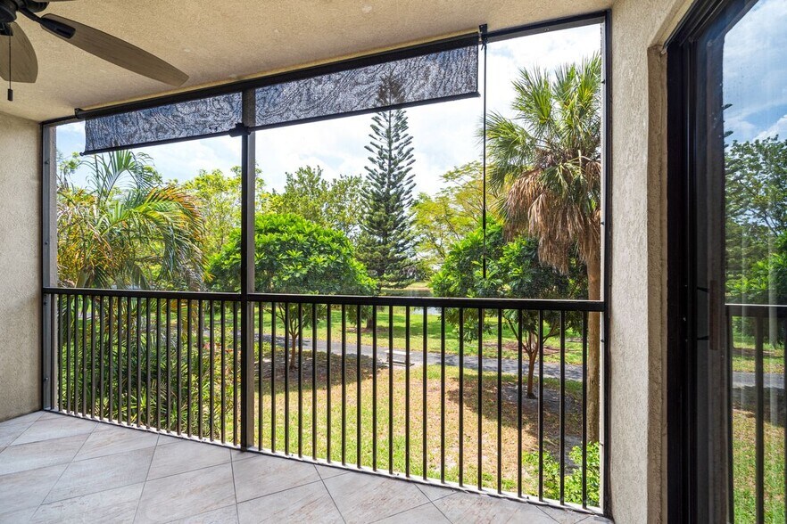 Building Photo - 2202 S Cypress Bend Dr