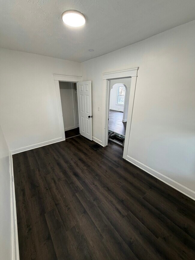 Building Photo - 12104 Osceola Ave