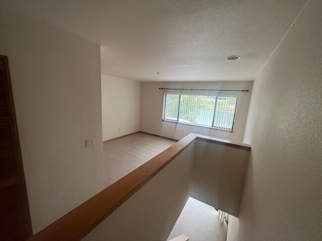 Building Photo - Stunning 3rd-Floor Condo at McCormick Pier...