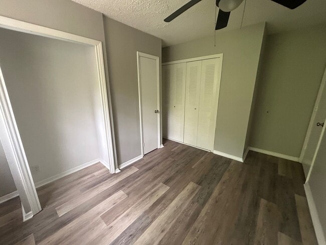 Building Photo - 240 Jamil Rd