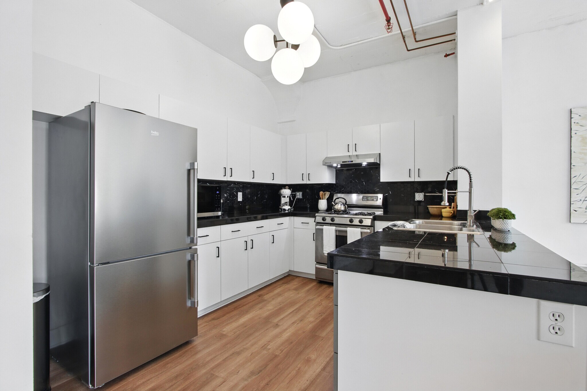 Building Photo - 300 NW 8th Ave