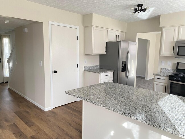 Building Photo - 6089 Pirthshire St