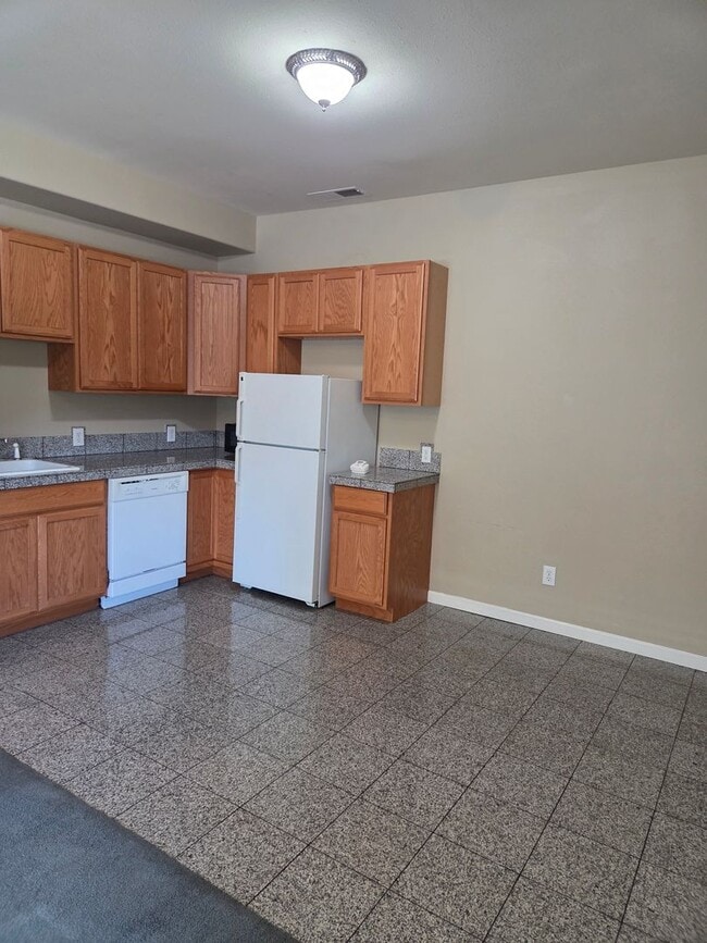 Building Photo - 20800 W Willow Springs Dr