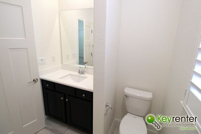 Building Photo - 1061 Chapelhill Ln