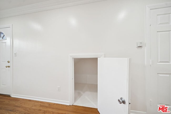 Building Photo - 710 Westmount Dr