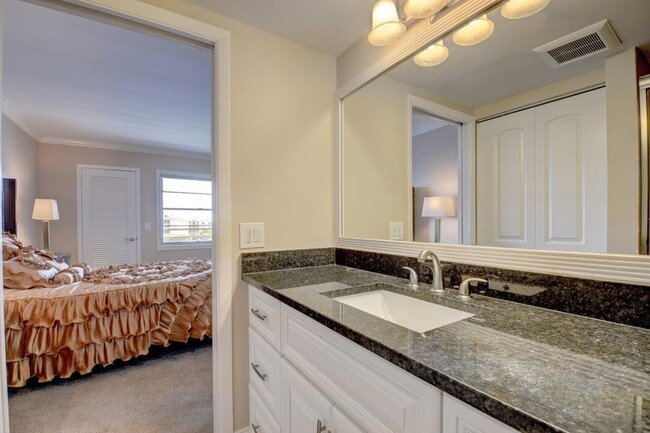 Building Photo - 4028 Newcastle B