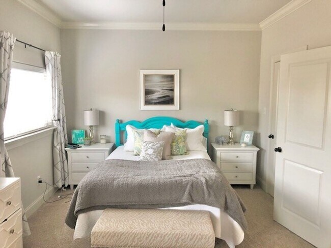 Building Photo - Oxford Mississippi 3BR, 3.5 BA condo in Creekside.