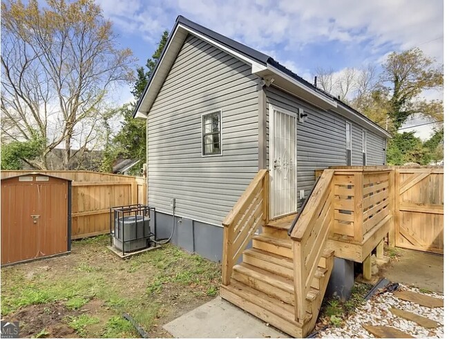 Building Photo - 1418 2nd Ave