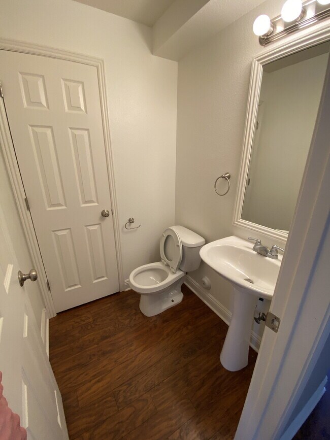 Building Photo - "Charming 3-Bed Townhouse in St. George – ...