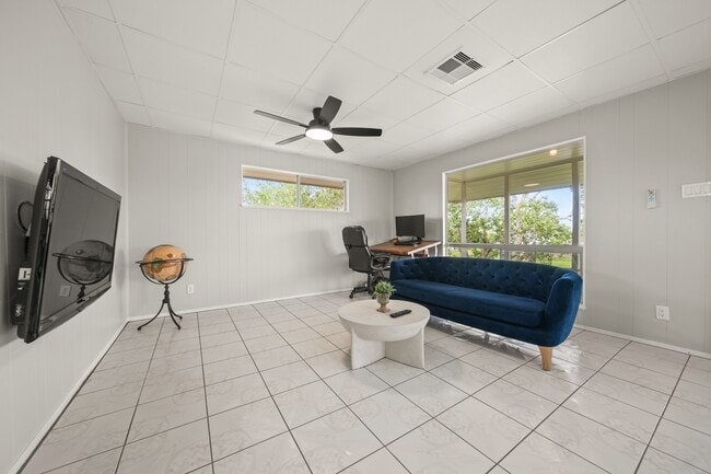 Building Photo - 1031 Star Dr