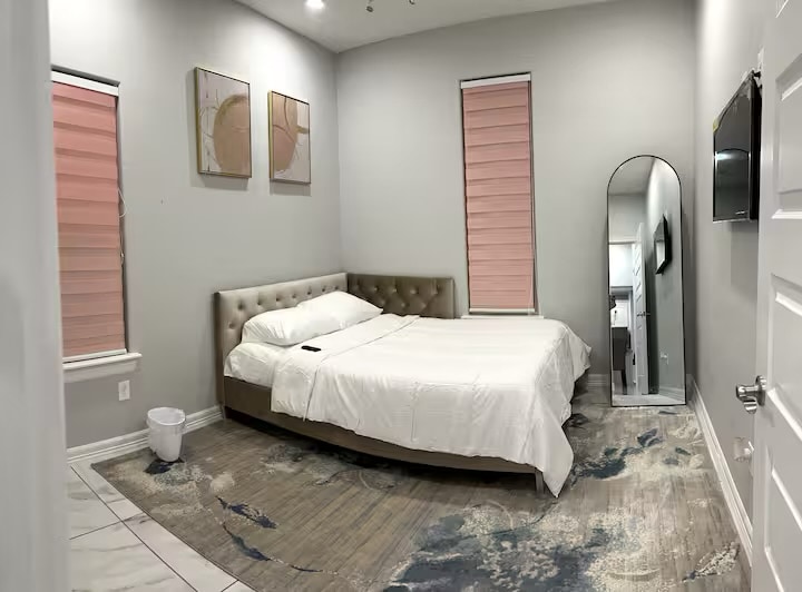 Building Photo - 3402 Las Vistas Ln