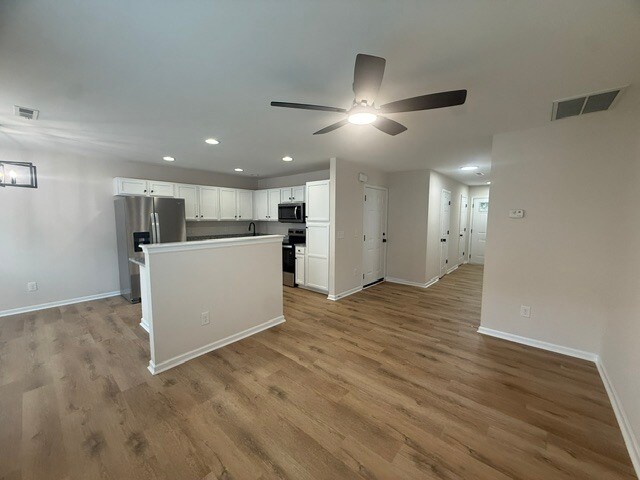 Building Photo - 116 Goldfinch Ave