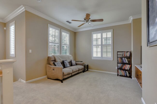 Building Photo - UPGRADED HOME WITH POPULAR FLOOR PLAN ELEG...