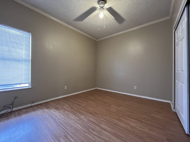 Building Photo - 2 Bedroom 2 Bathroom apartment convenientl...
