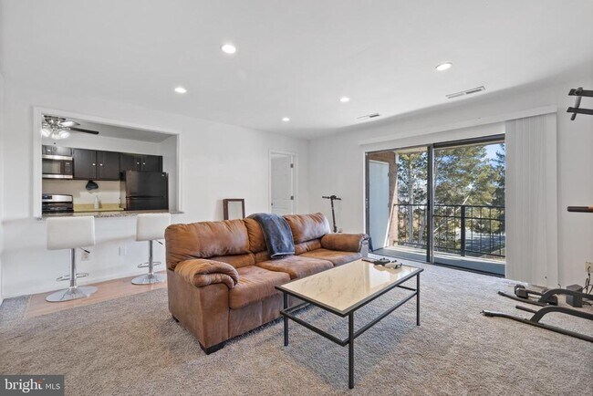 Building Photo - 804 Quince Orchard Blvd