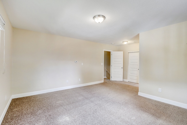 Building Photo - Spacious & Modern Home in Crestmoor Park!