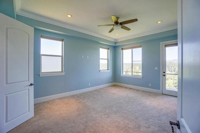 Building Photo - FOUR BEDROOM HOUSE IN LACAMAS SHORES WINTE...