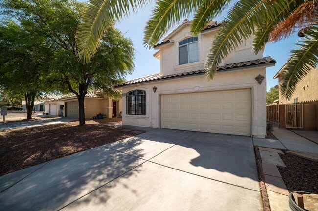Building Photo - Beautiful 5 Bedroom/3 Bathroom Home in Eas...